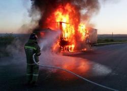 Фура загорелась и досталась мародерам. Случай на большой дороге. Что случилось в Кривом Роге?