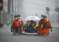 Хиросима и Нагасаки пострадали от мощного наводнения - из районов бедствия эвакуировано более миллиона человек