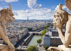 Горгульи на крыше Нотр-Дама в шоке от жары, могут растрескаться даже кирпичи легендарного собора