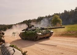 Украинские военные угнали танк в Германии (видео)