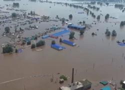 Целый город ушел под воду после прорыва дамбы в РФ (видео)