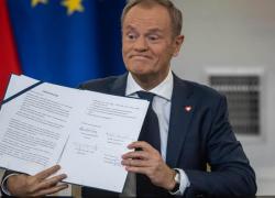 Можливо, я забобонний, але ідея вибору Будапешту для переговорів - це історична іронія, бо там вже раз підписали меморандум... - Туск