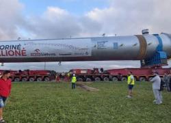 О це так сюрприз - литовське село отримало гигантський реактор, вагою 1500  тонн