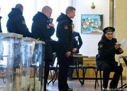 У матросов нет вопросов. А кто еще голосует в Крыму? Явка на выборах - всего 30 процентов