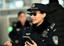 Умные очки помогают китайским полицейским ловить преступников