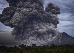 Вогняний чат з Камчаткою: відразу сім вулканів прокинулися на півострові і нові афтершоки викликають шок