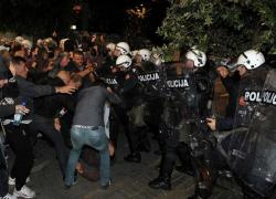 Арест епископа, нарушившего карантин, вызвал протест и поставил на мире крест (фото, видео)