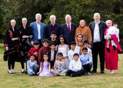 15 человек с альбинизмом - уникальная семья из Пакистана подала заявку на мировой рекорд