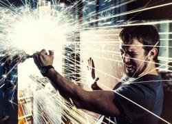 Электричка билась в истерике, когда упал высоковольтный провод