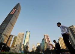 300-метровый небоскреб ... скреб небо и вызвал панику в китайском городе Шэньчжень (видео)