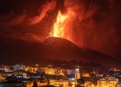 Канары - Божья кара? Извержение вулкана.уже разрушило более 1000 домов