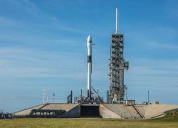 SpaceX за минуту до старта отложила запуск ракеты