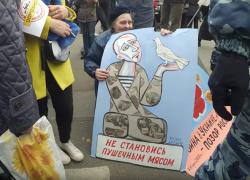 «Читаю русский паспорт для Донбасса… Национальность: пушечное мясо», - поэт Андрей Орлов