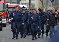 Снимай шинель - пошли домой! Французские полицейские могут перейти на сторону народа