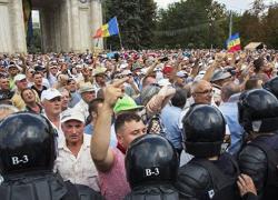 Поліція розігнала антиурядовий протест у центрі Кишинева